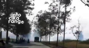 Kebakaran Lahan Terjadi di Jababeka Dekat Sari Roti, Asap Tebal Bikin Warga Melirik