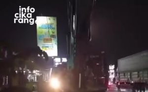 Excavator Turun di Depan PT Mulya Keramik, Aktivitas Rekonstruksi Mulai Terlihat