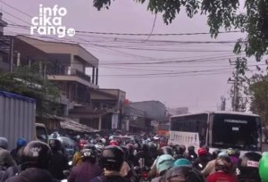 Baru Pukul 06.20, Akses Masuk MM2100 Cikarang Sudah Macet Parah, Pekerja Kawasan Mulai Mengeluh