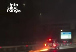 Bikin Kaget! Mobil di Tol Jagorawi Keluarkan Banyak Percikan Api, Diduga Ban Pecah