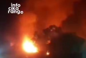 Lapak Madura di Kalimalang Pasir Limus Wangunharja Terbakar Tengah Malam
