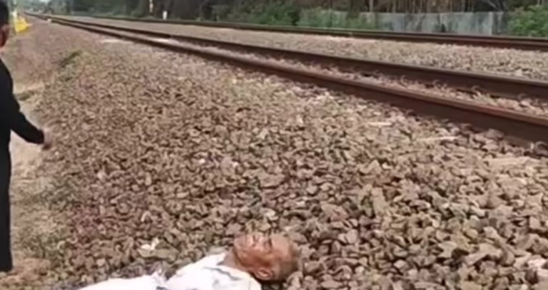 Seorang Kakek-kakek Ditemukan Tergeletak Tak Sadarkan Diri di Babakan Tengah Adiarsa Timur