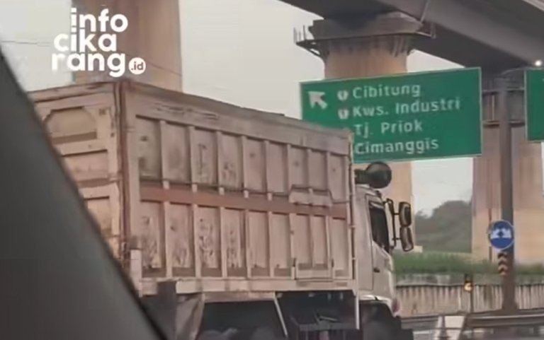 Pengendara Resah Lihat Truk Zigzag di Tol Arah Cibitung, Disebut Melaju Kencang