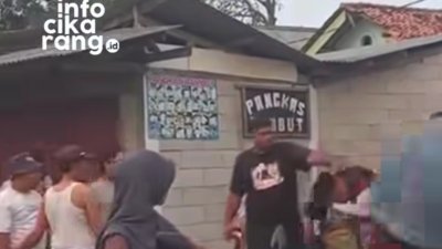Seorang pria yang disebut sebagai kurir ekspedisi menjadi perhatian warga setelah diduga terlibat dalam kasus perekaman tanpa izin terhadap seorang wanita di kawasan Pasar Sabtu, Rawamerta, Karawang.