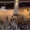 Suasana kerumunan warga yang terekam dalam video saat situasi di kawasan Meikarta Distrik 1, Cikarang Selatan, dilaporkan berlangsung ricuh pada Minggu dini hari.