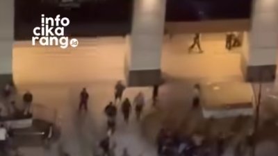 Suasana kerumunan warga yang terekam dalam video saat situasi di kawasan Meikarta Distrik 1, Cikarang Selatan, dilaporkan berlangsung ricuh pada Minggu dini hari.