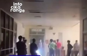Sejumlah pasien RSUD Kabupaten Bekasi dievakuasi setelah asap tebal memenuhi Gedung E1, Minggu (27/9/2026).
