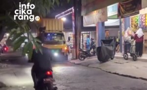 Kabel listrik disebut putus setelah sebuah truk melintas di kawasan Papanmas, Tambun Selatan, Kabupaten Bekasi, Kamis (15/10/2026). Warga meminta PLN segera melakukan penanganan.