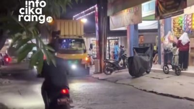 Kabel listrik disebut putus setelah sebuah truk melintas di kawasan Papanmas, Tambun Selatan, Kabupaten Bekasi, Kamis (15/10/2026). Warga meminta PLN segera melakukan penanganan.