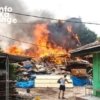 Kebakaran terjadi di kawasan Jatiwangi, Cikarang Barat, Kabupaten Bekasi, Jumat (16/10/2026). Kobaran api membuat warga sekitar panik dan berharap tidak ada korban jiwa.